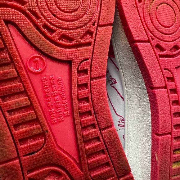 BARBIE MATTEL CASUAL COURT SHOES SNEAKERS WOMENS SIZE 7 WHITE GOLD PINK LETTERS - Picture 10 of 16